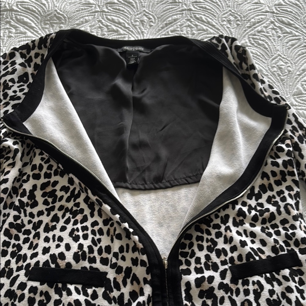 Chic Leopard Print Cardigan - Picture 7 of 16
